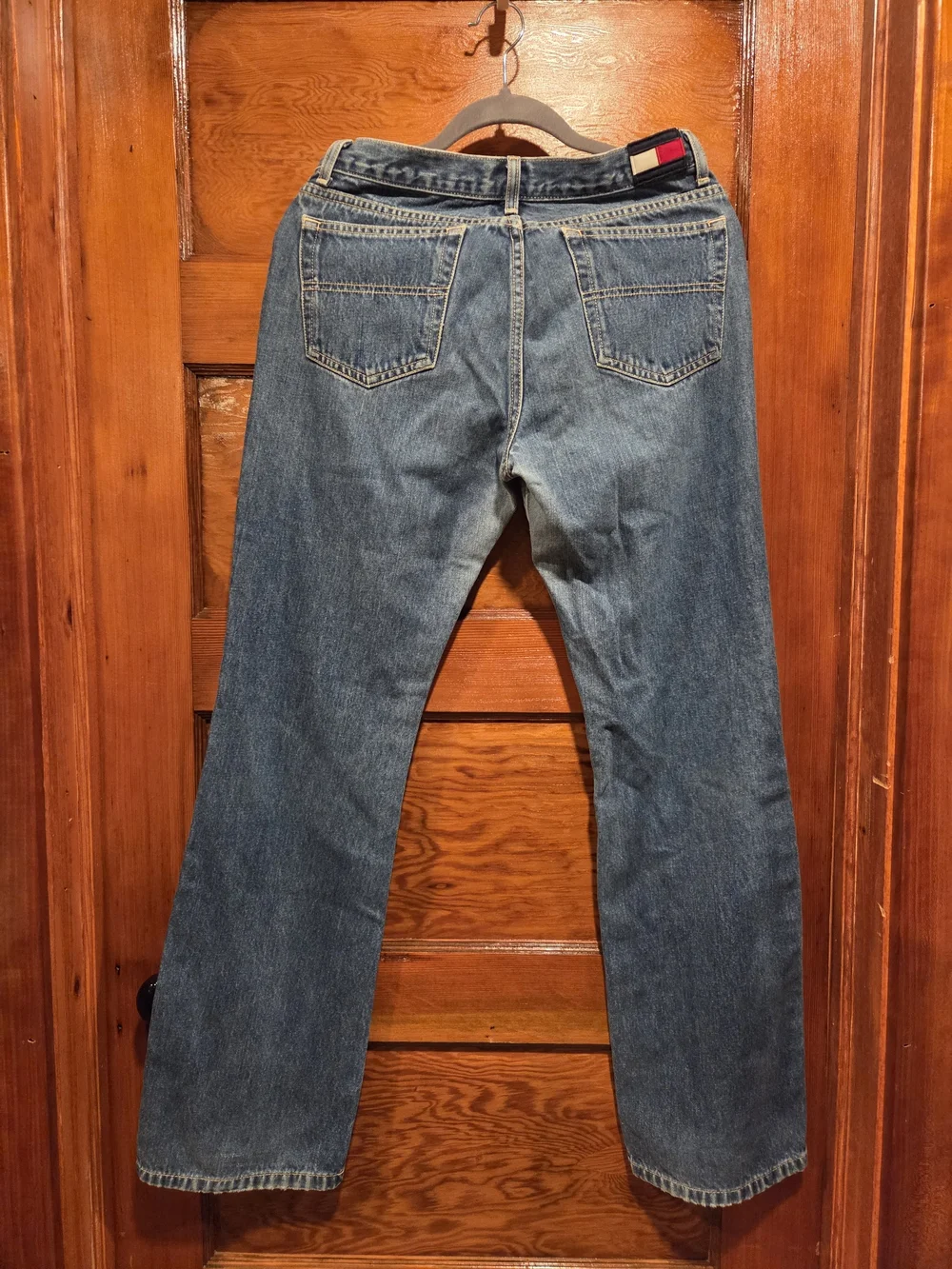 Tommy Hilfiger Relaxed Jeans with Flag Patch (SIZE 9)